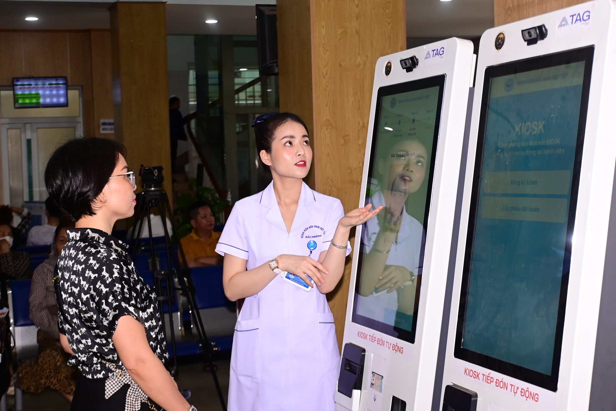 Bệnh viện Hữu nghị Việt Tiệp: Phát huy hiệu quả mô hình “Khám chữa bệnh sử dụng sinh trắc học, Kiosk tự phục vụ